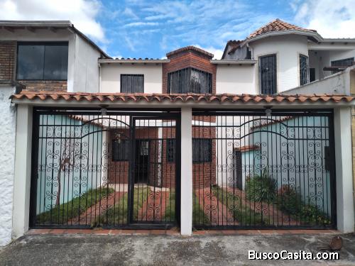 EN VENTA CASA EN ALTOS DE PARAMILLO SAN CRISTOBAL