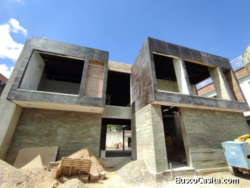 SKY GROUP Vende casa en Chalet Country San Diego FOC-824