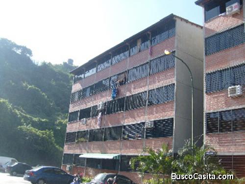 AMPLIO APARTAMENTO EL C.C. LA VILLA MONTALBAN PARA ACERLE LA COCINA