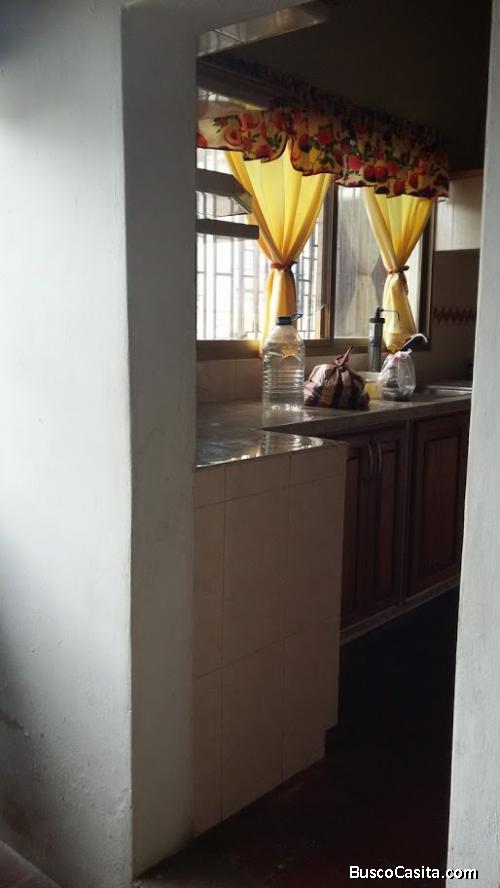 BELLA CASA DE COMPO EN LA MEJOR ZONA DE JAJO