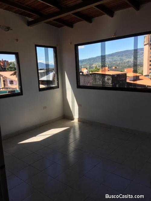 Apartamento tipo estudio con entrada independiente