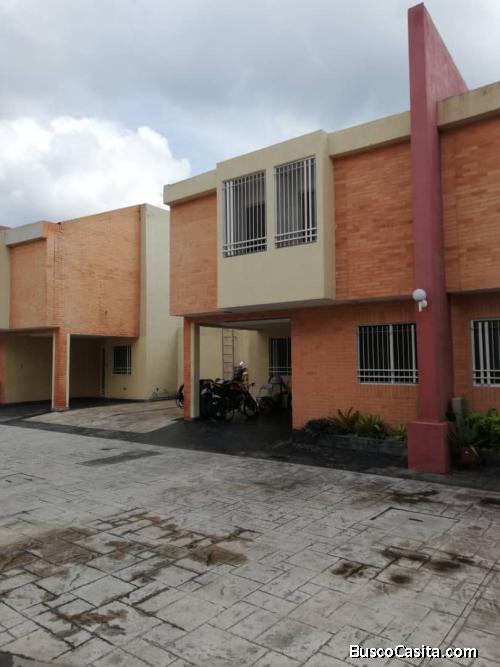 SKY GROUP vende Town house en Ykarai El rincon FOTH-182