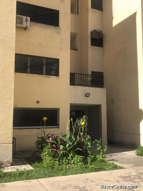 En Venta Bello Apartamento en Paraparal. Res. Copoazu. PB