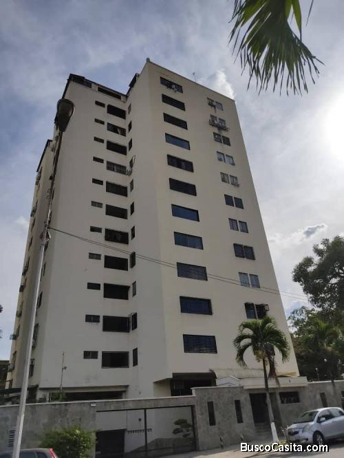 Apratamento en Valles de Camoruco II