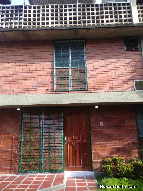 Cómodo Tonw house en Los Chorros