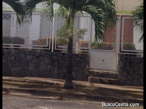 Para remodelar Casa 2 plantas con Apartamentico anexo 2 plantas . 