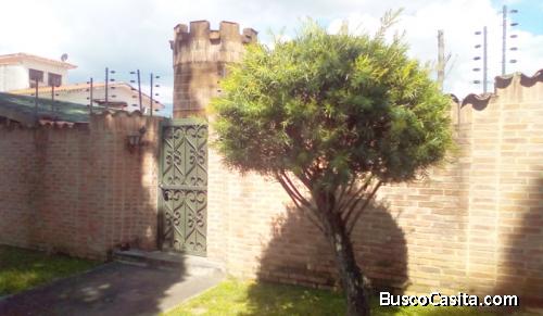 Casa en Colinas de Guataparo 1.160 M2 de terreno y 300 M2 de construcción. Código: FOC-838