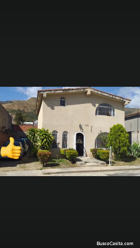 VENDO CASA QUINTA DE DOS PLANTAS 