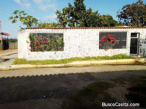 Se vende casa en Santa Teresa Del Tuy.