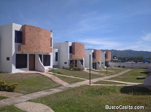 Town House en Venta Altos de la Esmeralda San Diego 180M2