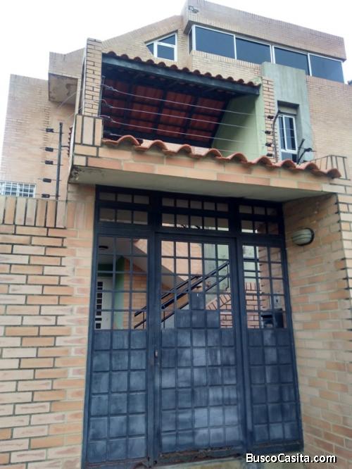 En Venta Apartamento Duplex en Res. Esparta Suites Sabana Larga
