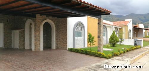 En Venta Moderna Casa en Conj. Res. Pie de Monte San Diego