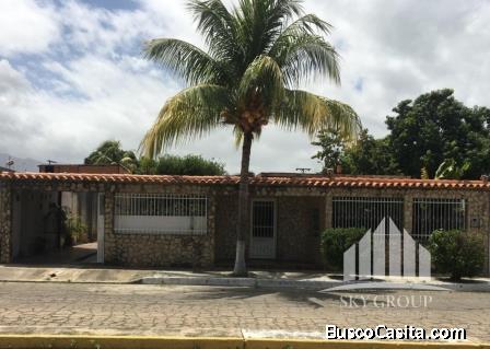 Amplia casa en Urb. La Camachera, Municipio San Joaquín PHC-132