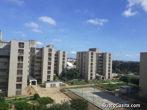 Apartamento en venta en piso medio Resd. Palaima en av goajira MLS #21-6023