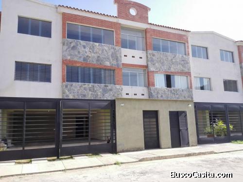En Venta Aparto-Quinta en Res. Kamarata Naguanagua