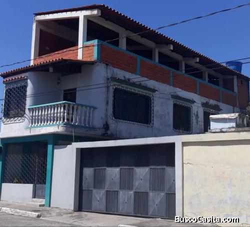 Casa de 3 Pisos bien equipada