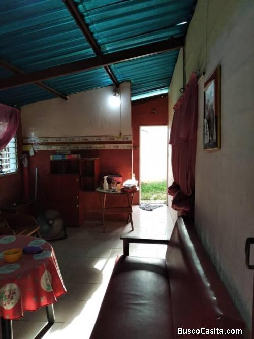 Se vende o se cambia casa de campo con terreno propio lista para firmar.