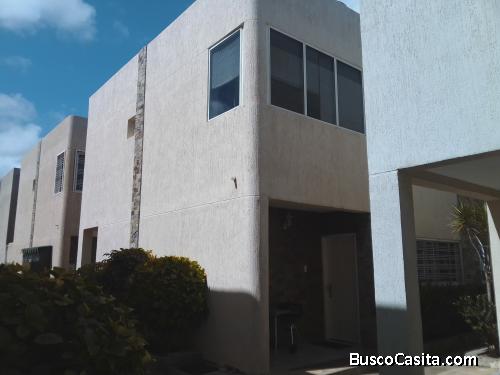 Townhouse Amueblado en Conjunto Resd Privado del Municipio Maneiro