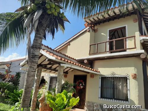 Hermosa Casa Muy Cerca de la Mayor Actividad Turística de la Isla