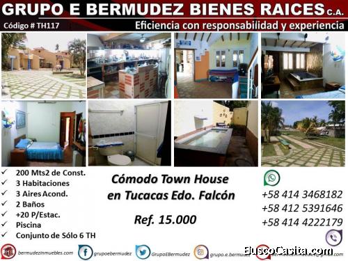 Bello Townhouse Vacacional En Venta. Tucacas. 200 M2.