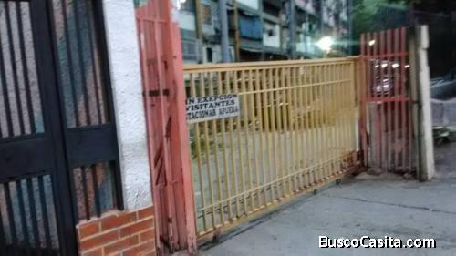 APARTAMENTO FRENTE AL METRO BLOQUE 15 DEL 23 DE ENERO