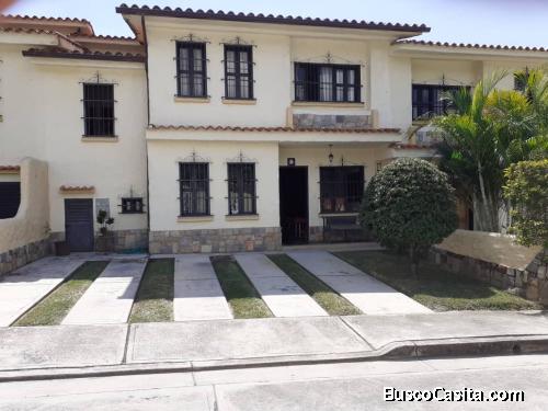 VENTA TOWN HOUSE EN MAÑONGO