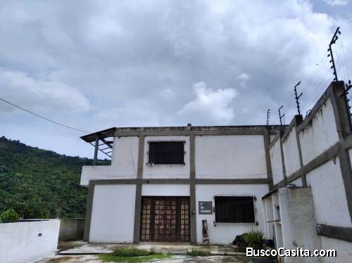 Espectacular Casa Unifamiliar en Macizos de Caicaguana