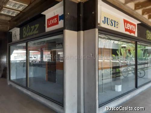 Venta de Local Comercial en Esquina en CC Costa Verde MLS #21-16646