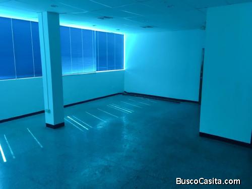 CORREA BIENES RAICES ALQUILA GALPON DE 850 METROS CONJUNTO CERRADO ZONA MUNICIPAL