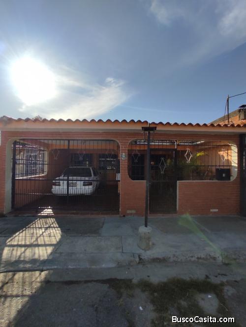 Casa Urb Palmasola - Flor amarillo