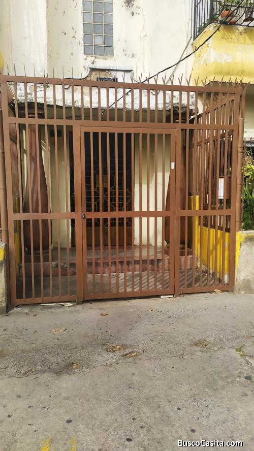 Vende  Apartamento en la Urb. Prado de María Cerca de la Avda. Roosevelt