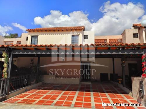 SKY GROUP PLATINUM VENDE Town House en Altos de Monte Alegre