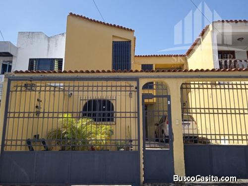 SKY GROUP PLATINUM VENDE Casa en La Esmeralda, San Diego.