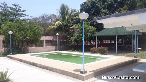 Casa en Higuerote Club Campestre El Paraiso 1000m2 4H 3B Piscina Churuata