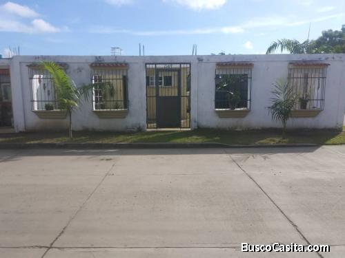 Vende Casa esquina en URB. La Floresta, vía Tesoro del Indio, Guacara de 168mts2