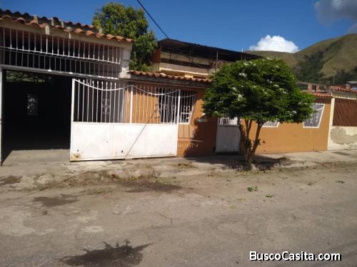 SKY GROUP PLATINUM VENDE Casa en Los Naranjos Guacara.