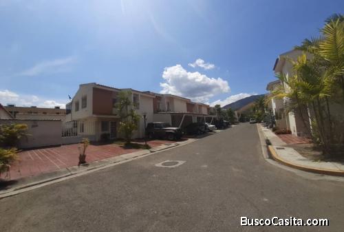TONW HOUSE NAGUANAGUA CARABOBO , A POCOS MTS DE LA UNIVERSIDAD DE CARABOBO