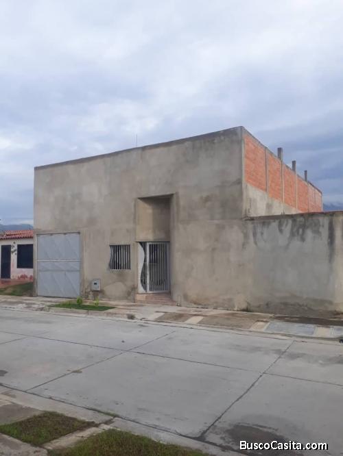 Vende Casa en URB. El Lago, San Joaquin de 180mts2