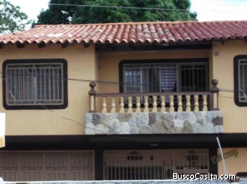 VENDO CASA TIPO QUINTA DE DOS PLANTAS.