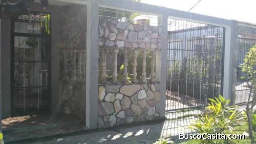 CASA EN URBANIZACIÓN LOS CERRITOS PARAPARAL 