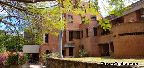 SKY GROUP PLATINUM VENDE Casa en Guataparo Country Club.