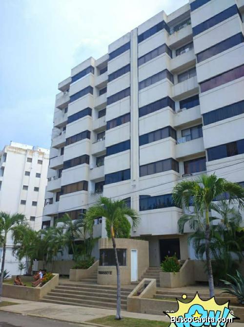 remato apartamento la guaira con piscina 