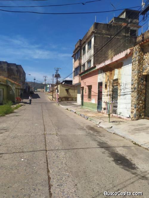 SKY GROUP PLATINUM VENDE Terreno con casa en San Blas.