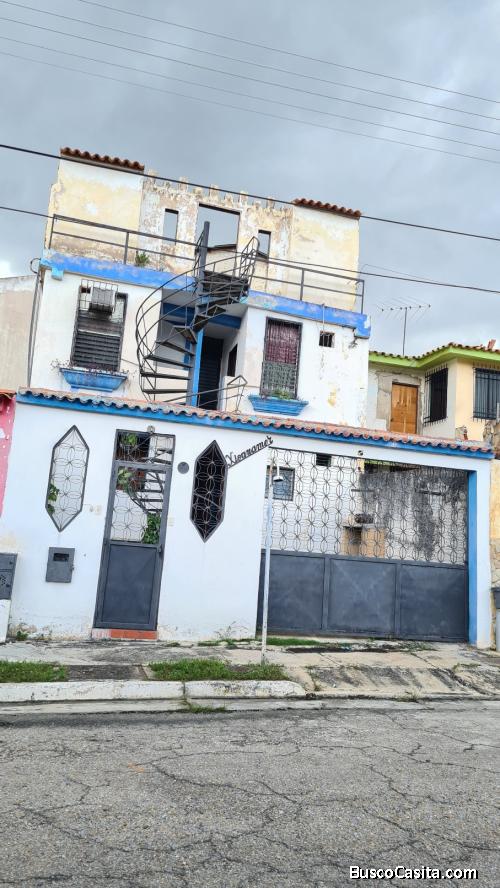 SKY GROUP PLATINUM VENDE Casa en La Esmeralda San Diego