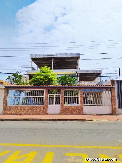 Amplia Casa, Puerto la Cruz. 