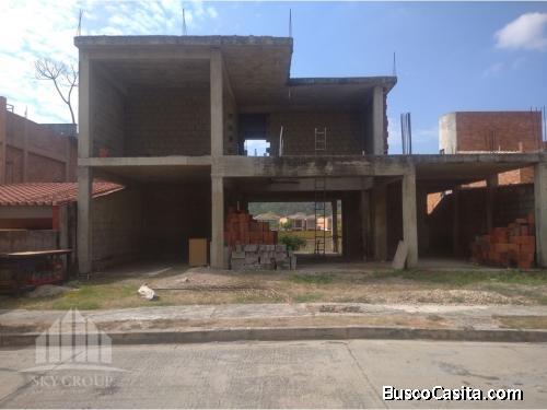 SKY GROUP PLATINUM VENDE Casa en Lomas del Country, Valencia