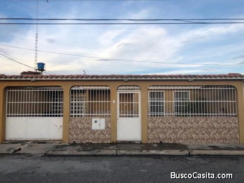 SKY GROUP CORANA REAL Vende Casa-Quinta en sector Los Bucares 