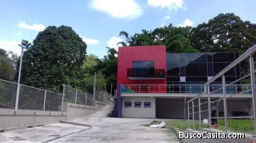 VENDO ESPECTACULAR CASA URB. PALMARITO-EL CASTAÑO MARACAY