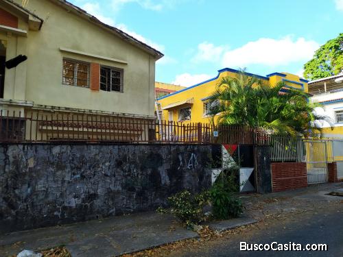 Casa con terreno ideal para construcción de edificio residencial