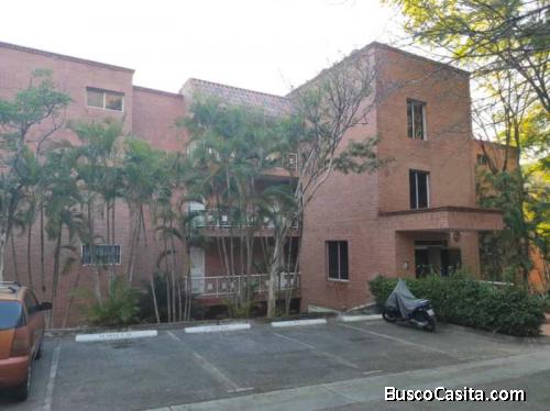 SKY GROUP Vende apartamento en el Trigal Centro Urb. el Trigal FOA-1423